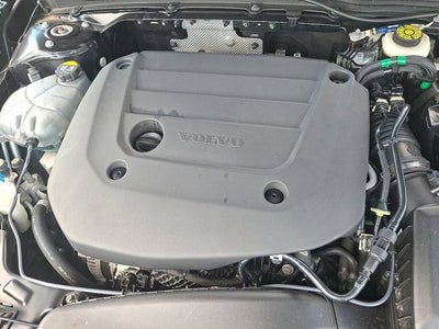 2023 Volvo XC40 Plus Dark Theme