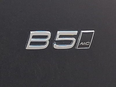 2023 Volvo XC40 Plus Dark Theme