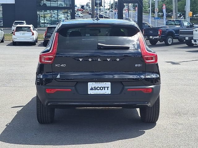 2023 Volvo XC40 Plus Dark Theme
