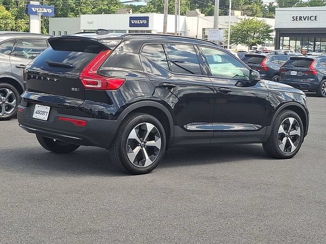 2023 Volvo XC40 Plus Dark Theme