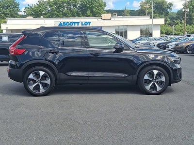 2023 Volvo XC40 Plus Dark Theme