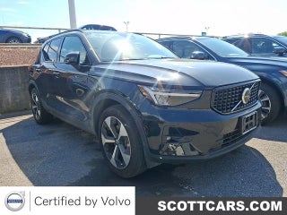 2023 Volvo XC40 Plus Dark Theme
