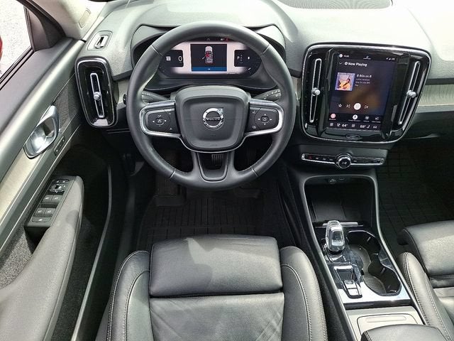 2023 Volvo XC40 Plus Dark Theme