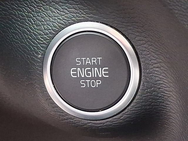 2023 Volvo XC40 Plus Dark Theme