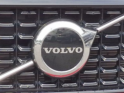 2023 Volvo XC40 Plus Dark Theme