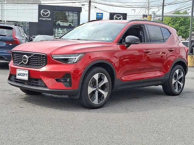 2023 Volvo XC40 Plus Dark Theme