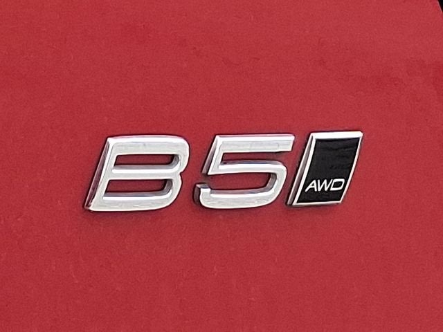 2023 Volvo XC40 Plus Dark Theme
