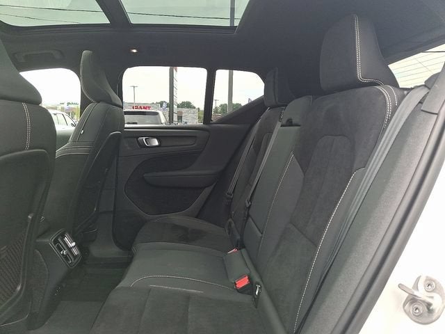 2023 Volvo XC40 Plus Dark Theme