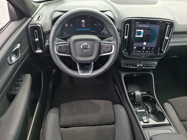 2023 Volvo XC40 Plus Dark Theme