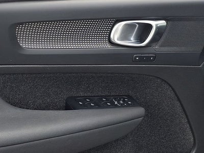 2023 Volvo XC40 Plus Dark Theme