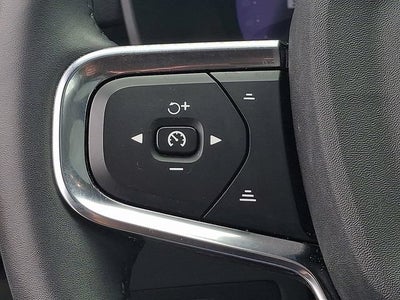 2023 Volvo XC40 Plus Dark Theme