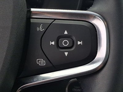 2023 Volvo XC40 Plus Dark Theme