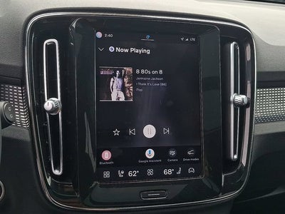2023 Volvo XC40 Plus Dark Theme