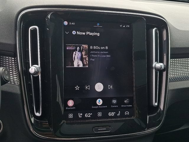 2023 Volvo XC40 Plus Dark Theme