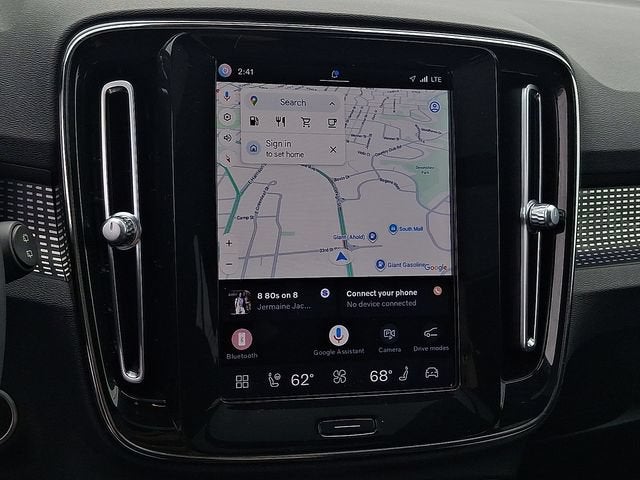 2023 Volvo XC40 Plus Dark Theme