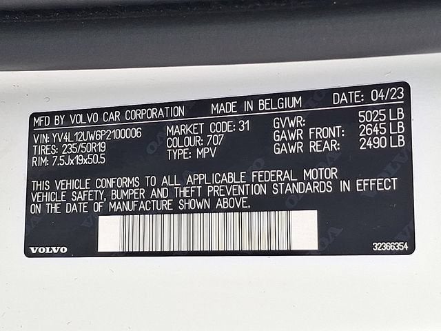 2023 Volvo XC40 Plus Dark Theme