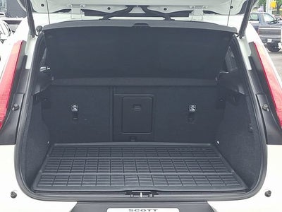 2023 Volvo XC40 Plus Dark Theme