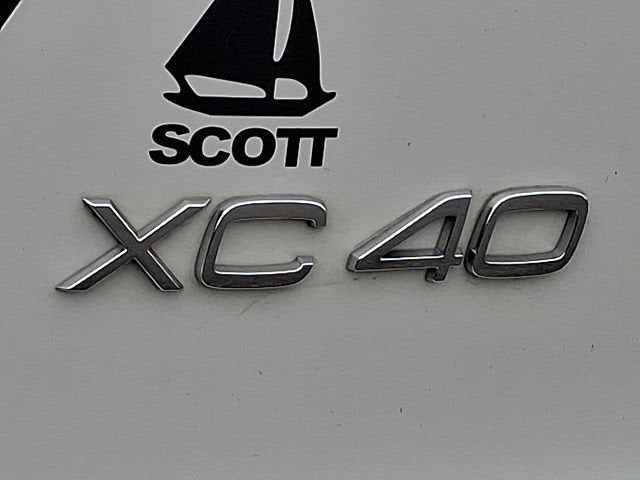 2023 Volvo XC40 Plus Dark Theme