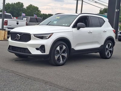 2023 Volvo XC40 Plus Dark Theme