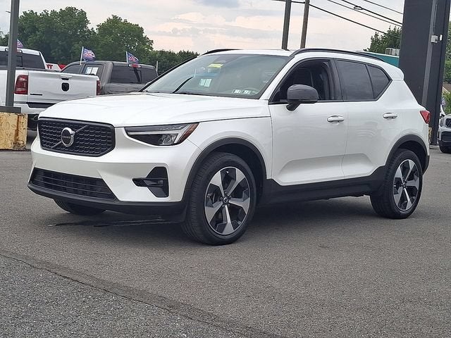 2023 Volvo XC40 Plus Dark Theme