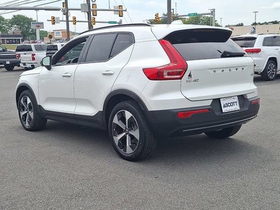 2023 Volvo XC40 Plus Dark Theme