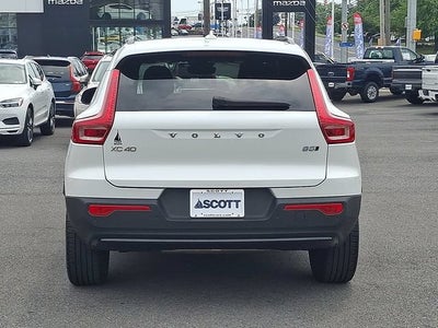 2023 Volvo XC40 Plus Dark Theme