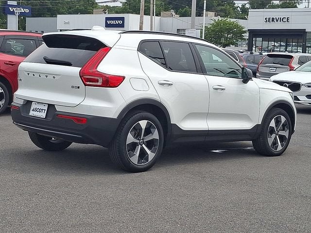 2023 Volvo XC40 Plus Dark Theme