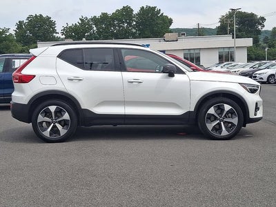 2023 Volvo XC40 Plus Dark Theme