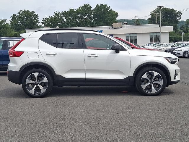 2023 Volvo XC40 Plus Dark Theme