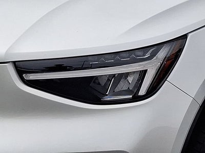 2023 Volvo XC40 Plus Dark Theme