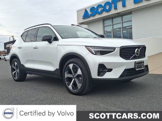 2023 Volvo XC40 Plus Dark Theme