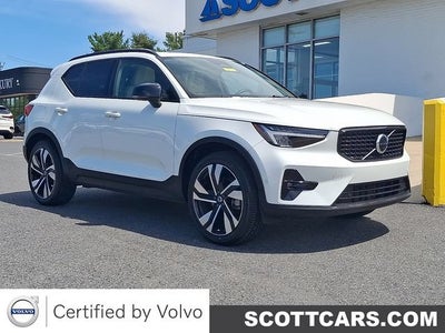 2023 Volvo XC40 Plus Dark Theme