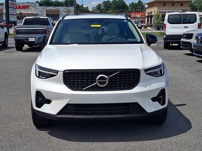 2023 Volvo XC40 Plus Dark Theme