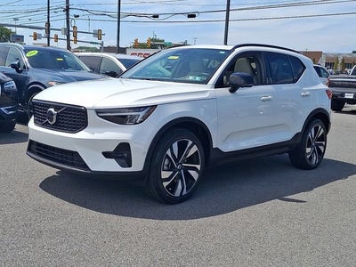 2023 Volvo XC40 Plus Dark Theme
