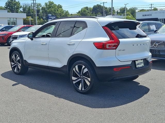 2023 Volvo XC40 Plus Dark Theme