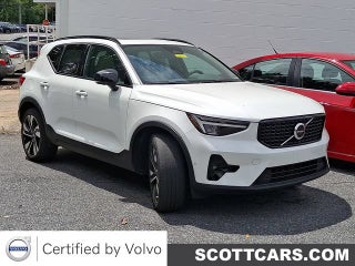 2023 Volvo XC40 Plus Dark Theme