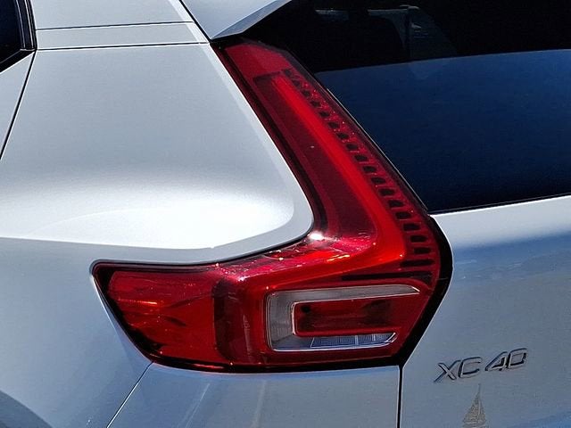 2023 Volvo XC40 Plus Dark Theme