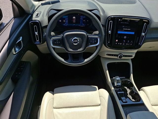 2023 Volvo XC40 Plus Dark Theme
