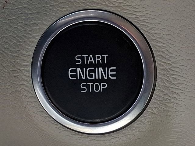 2023 Volvo XC40 Plus Dark Theme