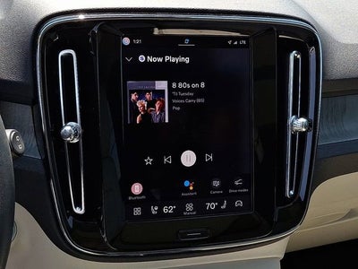 2023 Volvo XC40 Plus Dark Theme