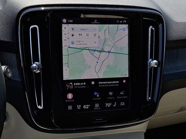 2023 Volvo XC40 Plus Dark Theme