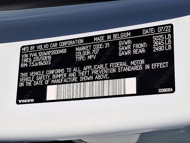 2023 Volvo XC40 Plus Dark Theme