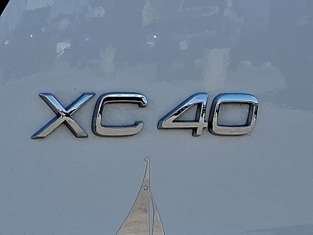 2023 Volvo XC40 Plus Dark Theme