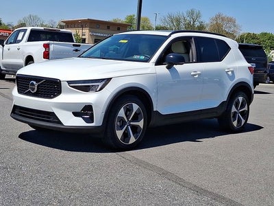 2023 Volvo XC40 Plus Dark Theme