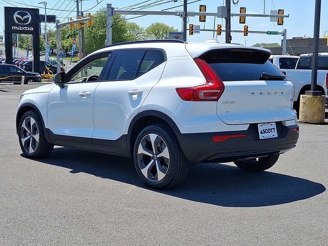 2023 Volvo XC40 Plus Dark Theme