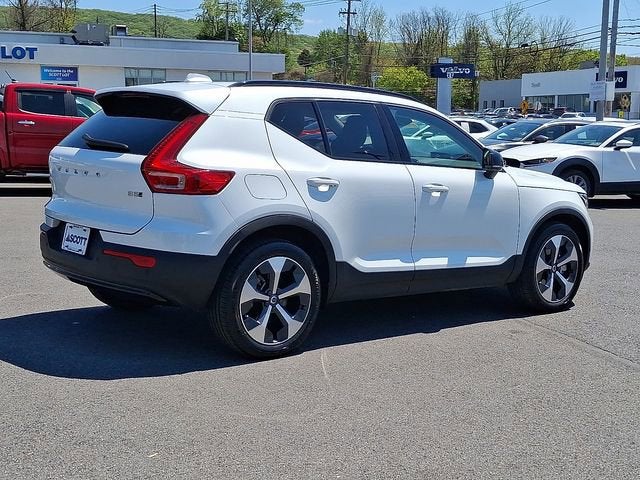 2023 Volvo XC40 Plus Dark Theme