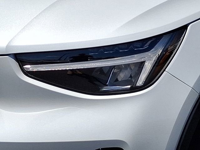 2023 Volvo XC40 Plus Dark Theme