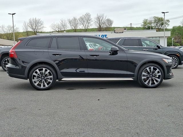 2024 Volvo V60 Cross Country Ultimate
