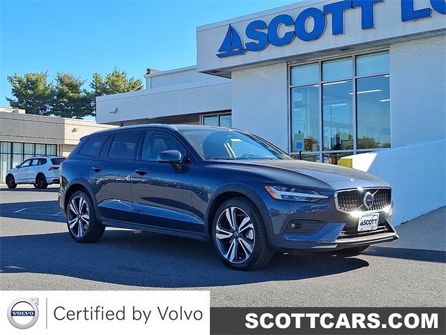 2025 Volvo V60 Cross Country Plus