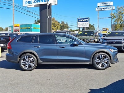 2025 Volvo V60 Cross Country Plus